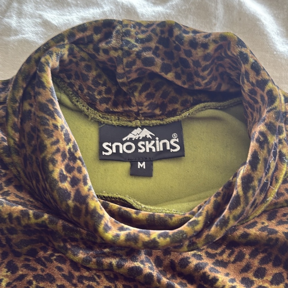 SNOSKINS vintage Leopard Print Turtleneck velvet Sweater - Picture 3 of 6